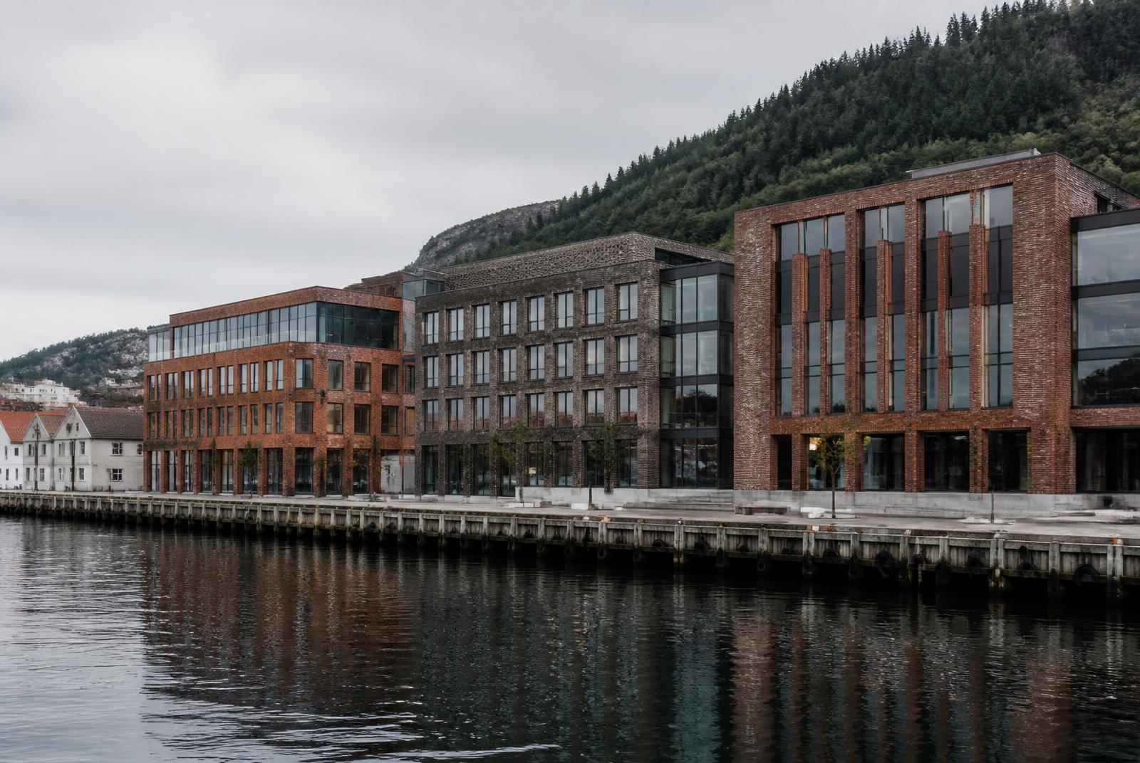Kontorflytting Moss: moderne nærings- og kontorbygg i tegl og glass langs sjøfronten i en norsk kystby